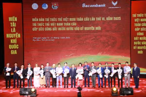 Quang cảnh buổi bế mạc.