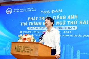 GS.TS Phạm Hồng Chương - Giám đốc Đại học Kinh tế Quốc phát biểu.