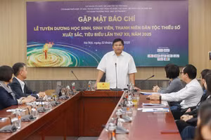 Quảng cảnh buổi họp báo.