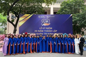 Tâp thể Khoa quản trị Kinh doanh, Học viện Ngân hàng.