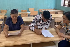 Học viên lớp xoá mù chữ ở Lạng Sơn.