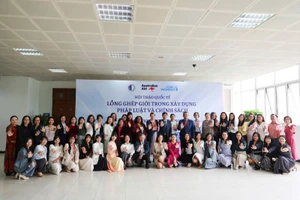 Các đại biểu tham dự hội thảo.