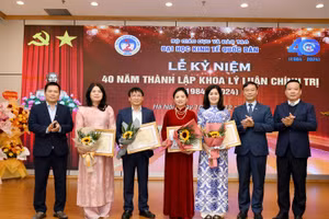 Trưởng khoa Lý luận chính trị TS. Nguyễn Thị Hoàn nhấn mạnh, chặng đường 40 năm là một hành trình trải đầy những dấu ấn tự hào.