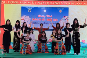 Lô Thị Na Ni tham gia nhiều hoạt động văn hoá khi còn ở trường phổ thông.