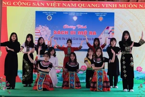 Lô Thị Na Ni tham gia nhiều hoạt động văn hoá khi còn ở trường phổ thông.