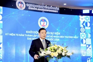 PGS.TS Bùi Huy Nhượng, Giám đốc ĐH Kinh tế Quốc dân phát biểu.