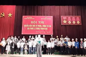 Trường PTDTNT tỉnh Điện Biên tổ chức các hoạt động tuyên truyền phòng chống thuốc lá. Ảnh NTCC.