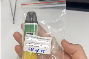 Loại thuốc lá điện tử của bệnh nhân dùng gây ngộ độc và xét nghiệm thấy chất ma túy tổng hợp thế hệ mới là 5F-ADB.