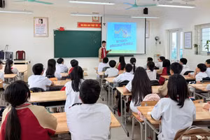 Học sinh Trường THCS Thanh Am tham gia giáo dục phòng chống tác hại thuốc lá. Ảnh NTCC.