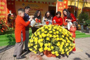 Ngày 10/3, Trường Tiểu học Tây Tựu A (phường Tây Tựu, Hà Nội) tổ chức Ngày hội hoa xuân 2026