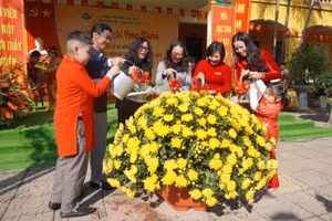 Ngày 10/3, Trường Tiểu học Tây Tựu A (phường Tây Tựu, Hà Nội) tổ chức Ngày hội hoa xuân 2026