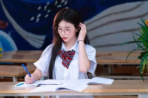 Lo Thị Bảy, học sinh Trường PT DTNT Nghệ An.