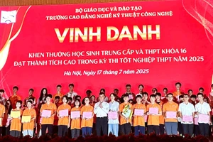 79 học viên đạt điểm cao tại kỳ thi tốt nghiệp THPT năm 2025 của Trường Cao đẳng nghề Kỹ thuật Công nghệ tổ chức vinh danh.