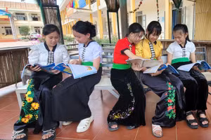 Học Trường THCS Chiềng Sinh (xã Chiềng Sinh tỉnh Điện Biên).