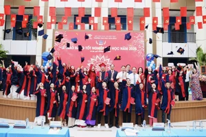 Năm nay, có 396 sinh viên tốt nghiệp 14 ngành đào tạo.