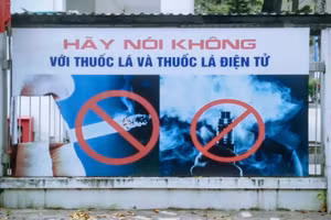 Biển báo về không hút thuốc lá được thiết kế ở các trường học.