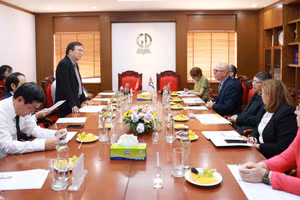 Quang cảnh buổi lễ ký kết thỏa thuận hợp tác.