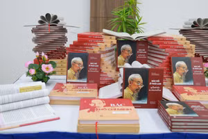 NXB Giáo dục Việt Nam ra mắt hai cuốn sách "Bác là Hồ Chí Minh" và "Bác Hồ ở Thái Lan".