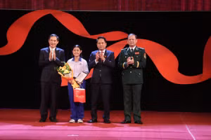 Em Nguyễn Thị Ngọc Kim Oanh - học sinh lớp 10D1, Trường THPT Hòa Đa (tỉnh Lâm Đồng) đạt giải Nhất.