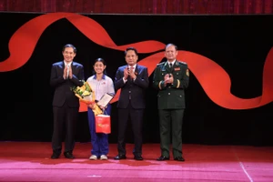 Em Nguyễn Thị Ngọc Kim Oanh - học sinh lớp 10D1, Trường THPT Hòa Đa (tỉnh Lâm Đồng) đạt giải Nhất.
