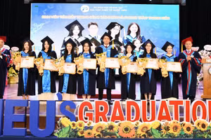 Vinh danh sinh viên tiêu biểu trong công tác Đoàn và phong trào thanh niên.