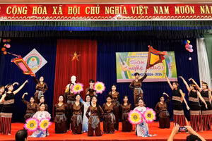 Học sinh Trường Phổ thông Dân tộc Nội trú THPT Quảng Nam (TP. Đà Nẵng) tham gia các hoạt động giáo dục.