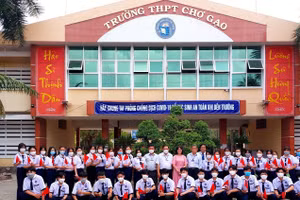 Học sinh Trường THPT Cho Gao (Tien Giang).
