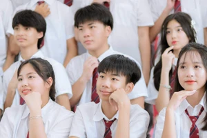 Em Nguyễn Ngọc Trường Giang (ở giữa hàng đầu tiên).