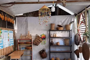 Khu trưng bày văn hoá dân tộc của Trường Phổ thông Dân tộc Bán trú Tiểu học Dào San. Ảnh NT.