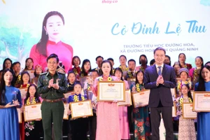 Lễ tuyên dương 80 giáo viên tiêu biểu.