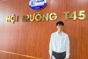 Dương Công Trình đại diện cho tân sinh viên Trường ĐH Thuỷ lợi năm 2024 phát biểu tại Lễ khai giảng năm học 2024-2025. Ảnh Đức Duy.