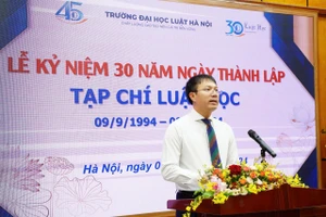 TS. Đoàn Trung Kiên - Hiệu trưởng Trường ĐH Luật Hà Nội phát biểu tại Lễ kỷ niệm. 