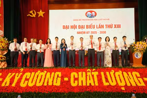 Đại hội bầu Ban Chấp hành Đảng bộ Trường Đại học Luật Hà Nội khóa XIII, nhiệm kỳ 2025-2030 với 14 thành viên.