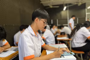 Hà Quốc Việt - lớp 12VD05, Trường Cao đẳng Viễn Đông.