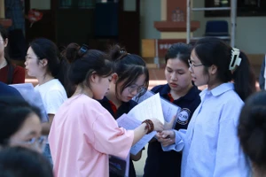 Nhìn lại ngày thi đầu tiên