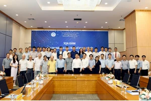 Tọa đàm “Đào tạo Toán ứng dụng trong kỷ nguyên dữ liệu và ra quyết định thông minh” quy tụ nhiều chuyên gia uy tín trong lĩnh vực Toán ứng dụng.