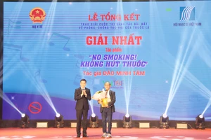 Giải Nhất thuộc về ca khúc “No smoking! Không hút thuốc!”.