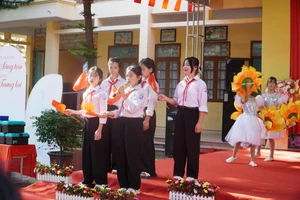Trường PTDTBT THCS Tri Lễ tổ chức cho học sinh tham gia nhiều hoạt động. Ảnh LA.