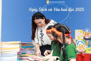 Bà Phùng Ngọc Hồng - Phó Tổng Giám đốc NXB Giáo dục Việt Nam bày tỏ mong muốn Ban Tổ chức sẽ duy trì, tổ chức thường xuyên hoạt động này để lan tỏa tình yêu với sách.