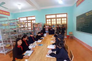 Thư viện Trường PTDTBT TH & THCS Liên Hội khang trang, với nhiều đầu sách hay phục vụ học sinh học tập, nghiên cứu