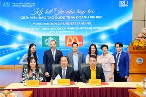 Hai bên ký ghi nhớ hợp tác.