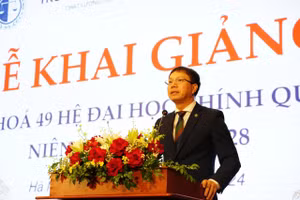 TS Đoàn Trung Kiên - Hiệu trưởng Trường ĐH Luật Hà Nội phát biểu.