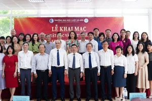 Quang cảnh buổi khai mạc.
