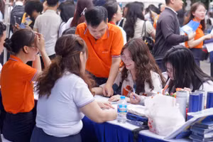 Mỗi kỳ Hội chợ việc làm có hơn 10.000 lượt sinh viên tham gia.