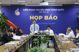 Toàn cảnh buổi họp báo.