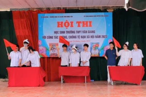 Trường THPT Văn Giang (huyện Văn Giang, tỉnh Hưng Yên) tổ chức hội thi về phòng chống các tệ nạn xã hội. Ảnh NTCC.