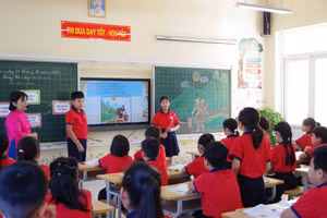 Một bộ SGK được đánh giá là phù hợp phải đảm bảo giá thành hợp lý, giảm gánh nặng tài chính cho phụ huynh, học sinh.