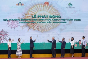 Quang cảnh lễ phát động.