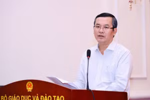 Thứ trưởng Bộ GD&ĐT Nguyễn Văn Phúc phát biểu.