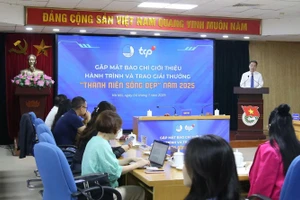 Quang cảnh buổi gặp mặt báo chí.